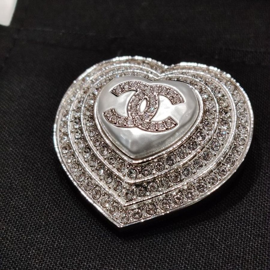 CHANEL CC 水鑽 仿珍珠 心形 胸針 B23 B-6