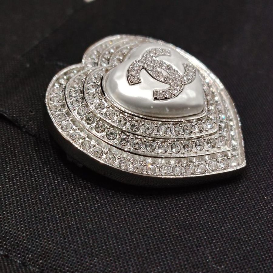CHANEL CC 水鑽 仿珍珠 心形 胸針 B23 B-7