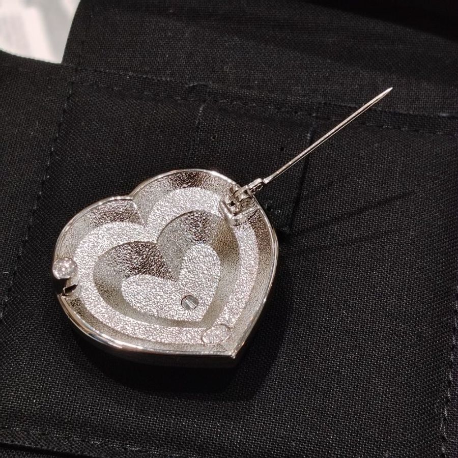 CHANEL CC 水鑽 仿珍珠 心形 胸針 B23 B-15