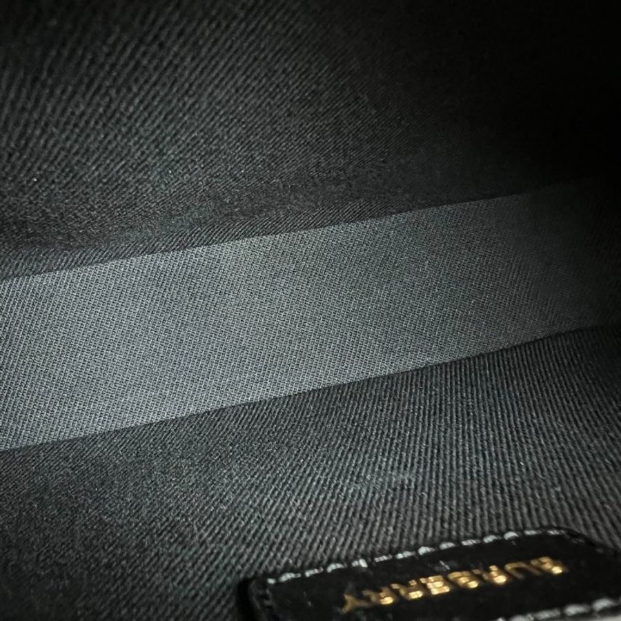 全新品 BURBERRY 黑經典格紋相機包-6