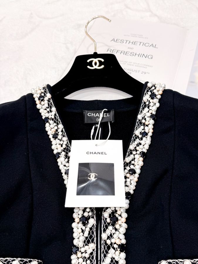 CHANEL 20A高級工藝坊珍珠釘珠短外套-4