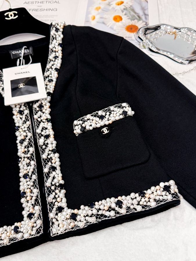 CHANEL 20A高級工藝坊珍珠釘珠短外套-6