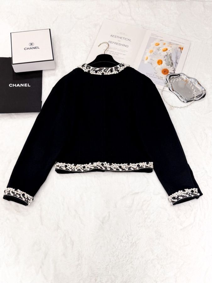 CHANEL 20A高級工藝坊珍珠釘珠短外套-9