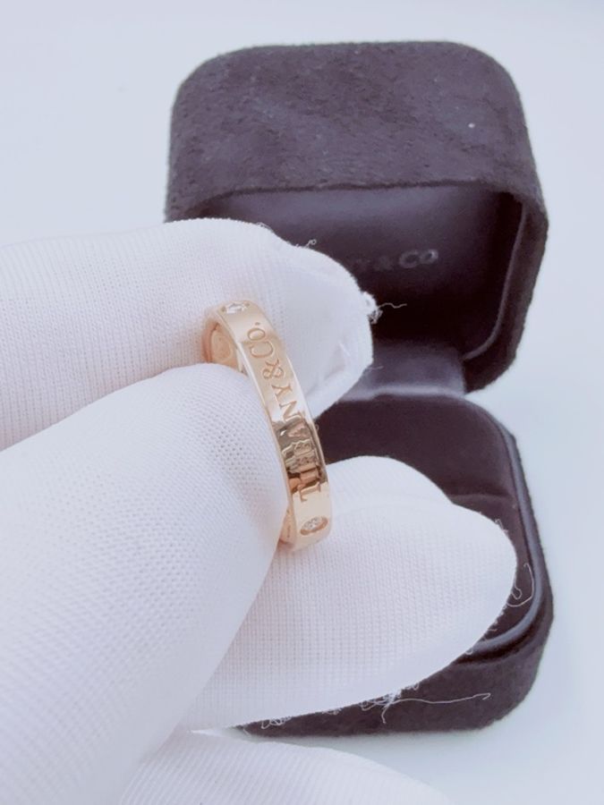 Tiffany 蒂芙尼Tiffany&Co.系列 字母三鑽戒指 51號18K玫瑰金 尺寸 窄版3mm 附件無-3