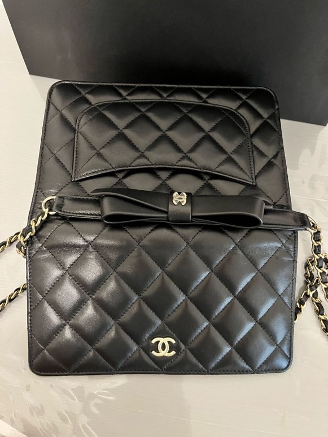 CHANEL 香奈兒 經典菱格紋蝴蝶結 WOC 斜背鏈包 黑金 全配-22