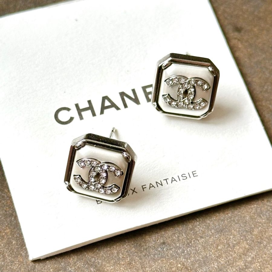 -Chanel/香奈兒 雙C鑲鑽 白色紐扣 方糖 貝母耳釘-1