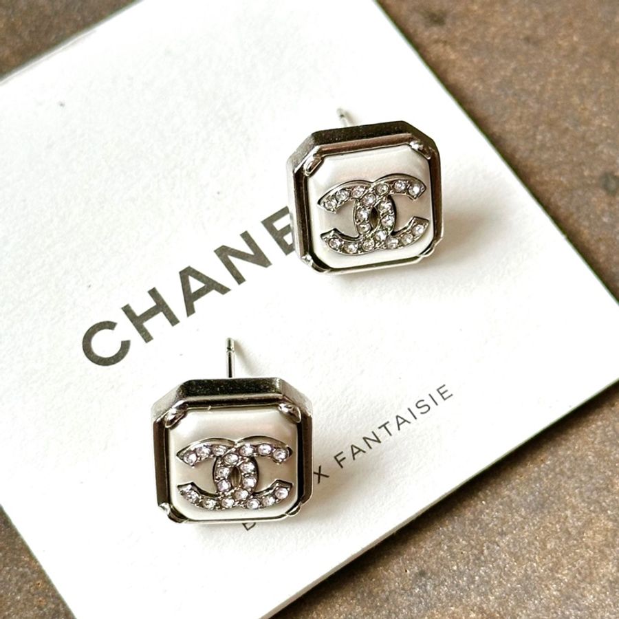 -Chanel/香奈兒 雙C鑲鑽 白色紐扣 方糖 貝母耳釘-2