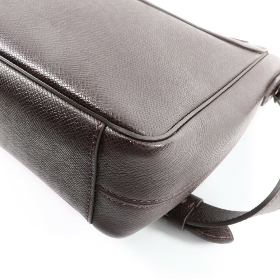 LOUIS VUITTON Taiga Roman PM肩背袋-10