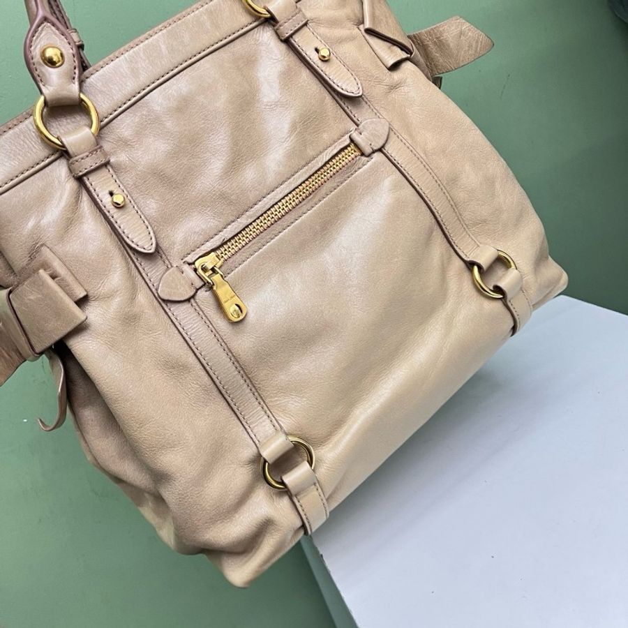 Miumiu奶茶色蝴蝶結托特包-3