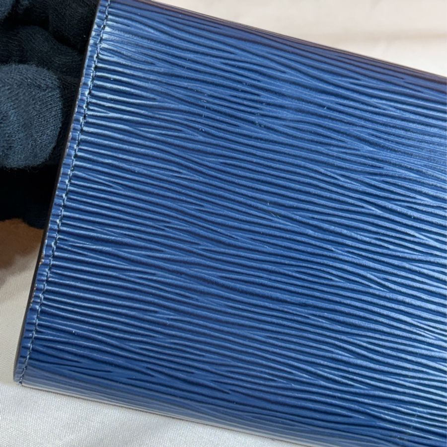 ‼️驚喜入手 即將下架 LV 深藍epi 水波紋 Louis Vuitton 路易威登信封拼色翻蓋 長夾-12