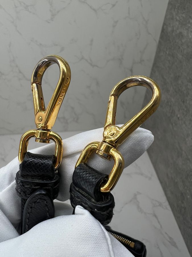 香緹國際精品 PRADA 防刮牛皮 殺手包 1210-17