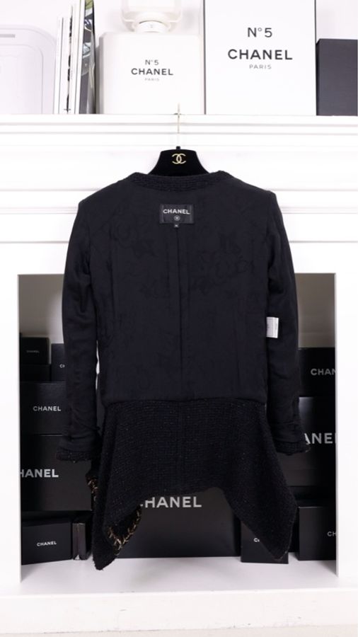Chanel 18年森林系列秀款jennie同款黑色不规则下摆细闪两口袋外套-6
