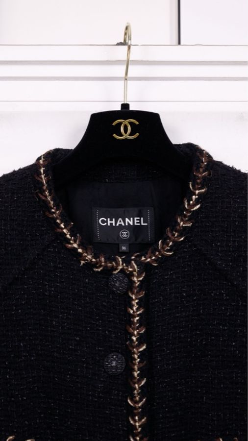 Chanel 18年森林系列秀款jennie同款黑色不规则下摆细闪两口袋外套-10