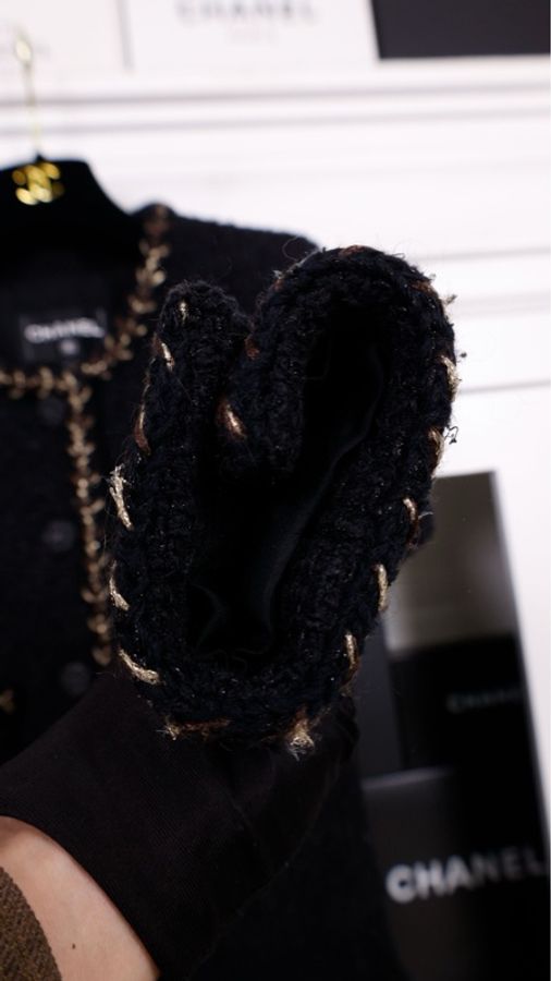 Chanel 18年森林系列秀款jennie同款黑色不规则下摆细闪两口袋外套-16