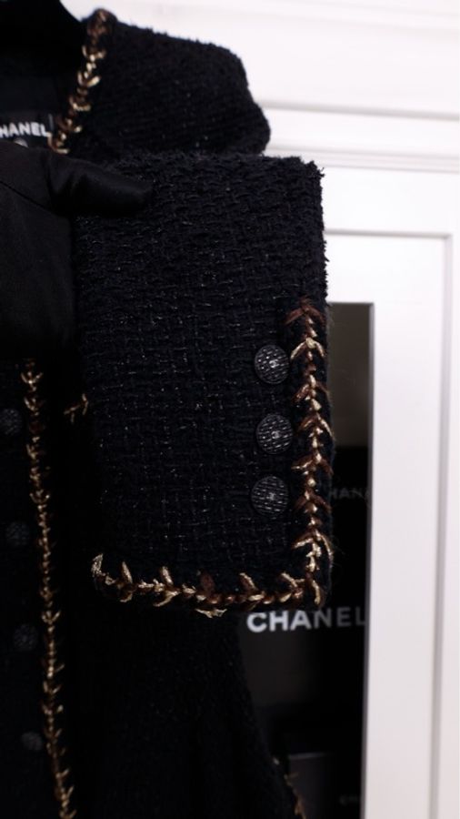 Chanel 18年森林系列秀款jennie同款黑色不规则下摆细闪两口袋外套-21