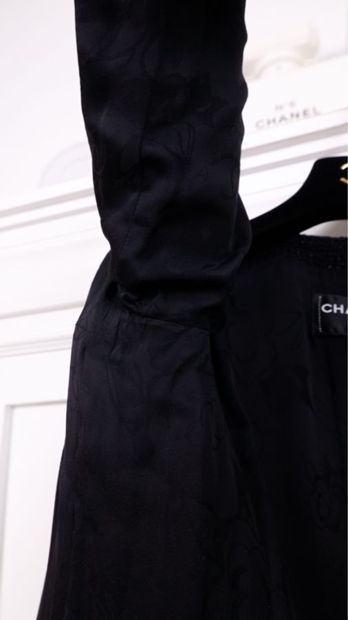 Chanel 18年森林系列秀款jennie同款黑色不规则下摆细闪两口袋外套-26