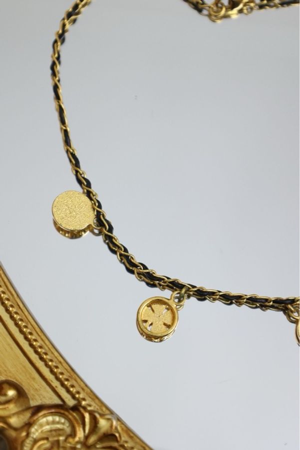 Chanel96年黑金皮穿链多元素吊坠chocker短项链-10
