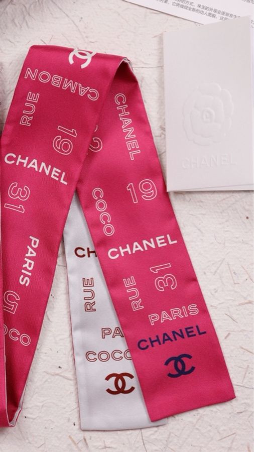 Chanel 25S玫红色满Logo双面Twilly丝巾-5
