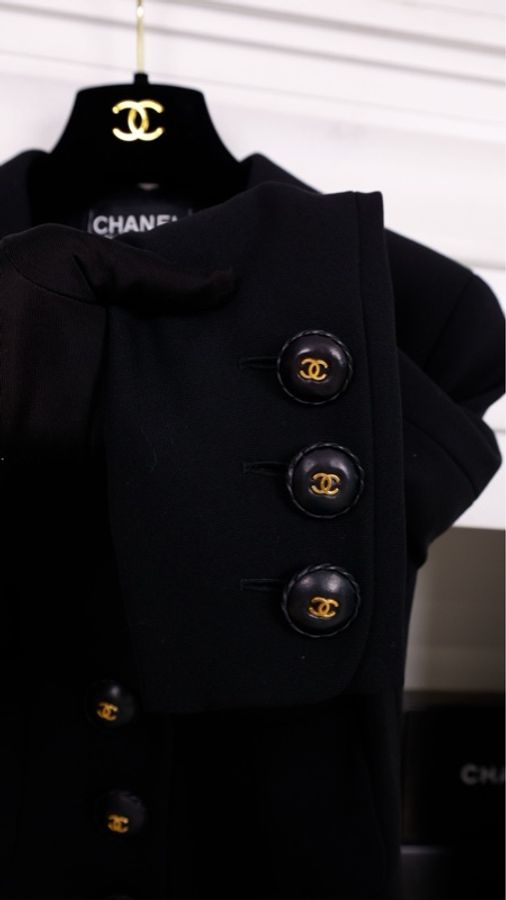 Chanel 92年黑色皮扣黑金扣毛呢大衣外套-16