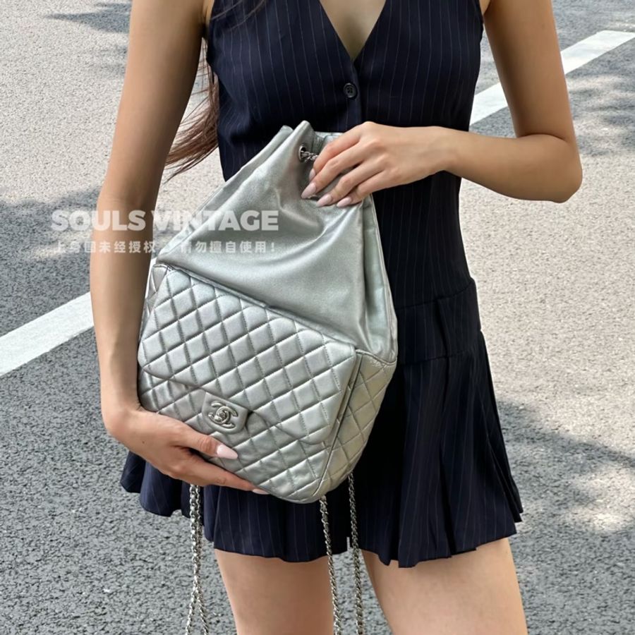 Chanel • 經典太空銀銀釦Jennie同款束口後背包-1