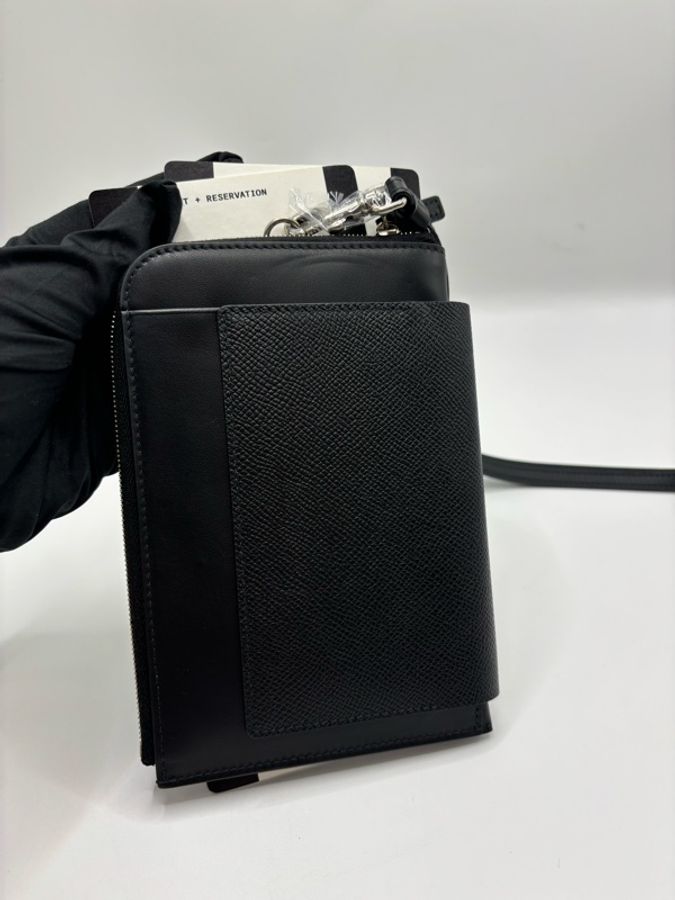 Balenciaga巴黎世家护照纹章挂脖护照夹 牛皮长款钱包 旅行证件包 (無盒,無塵袋)-2