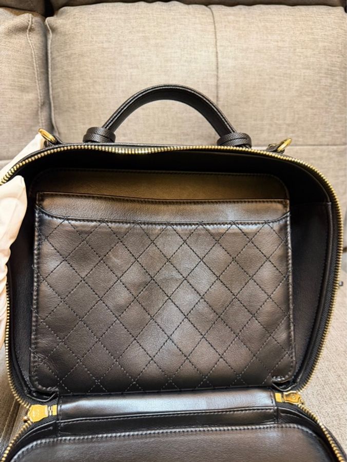Chanel 香奈兒 vanity case相機包黑金-39