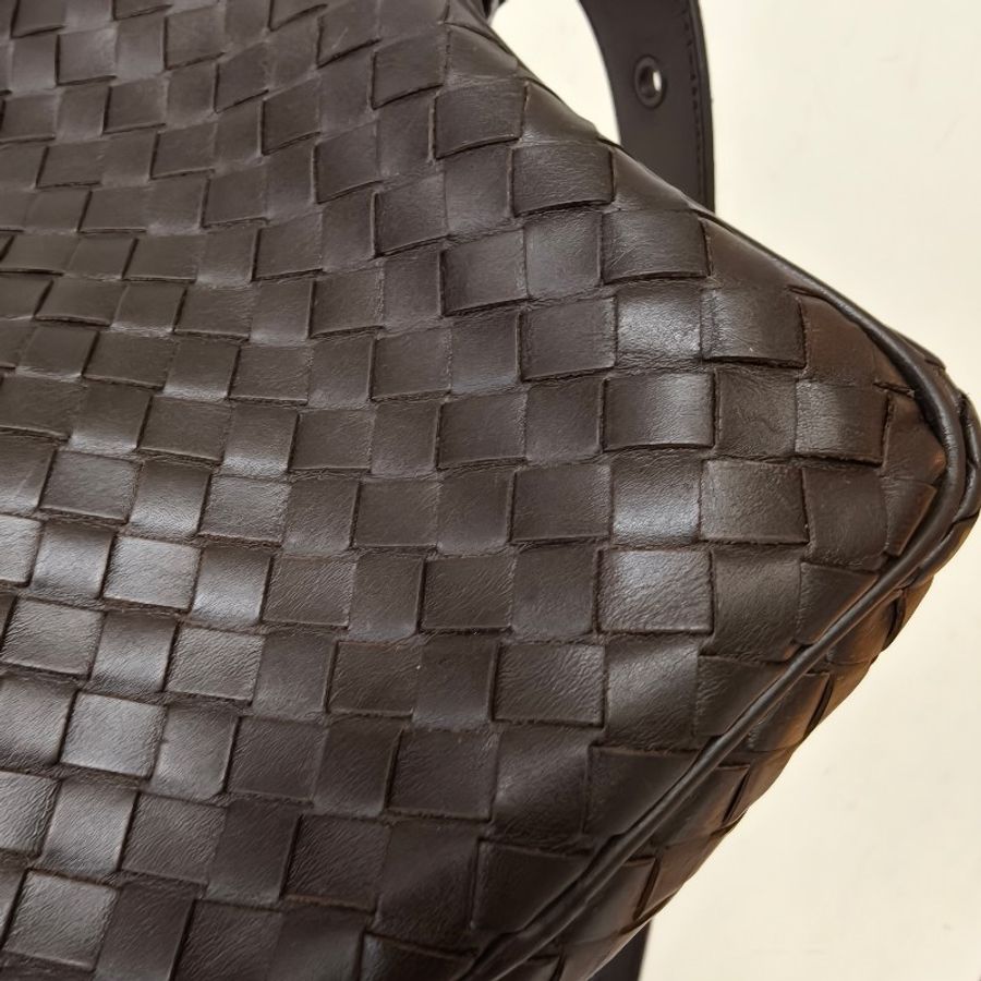 💪爸氣降價👔限時優惠只到8/16‼️㊣✨Bottega Veneta ✨寶緹嘉 BV 羊皮 咖啡色 編織 直立 郵差包 相機包 肩背包 斜背包/二手包/二手精品/保證正品🌳二手樹屋🌳-25