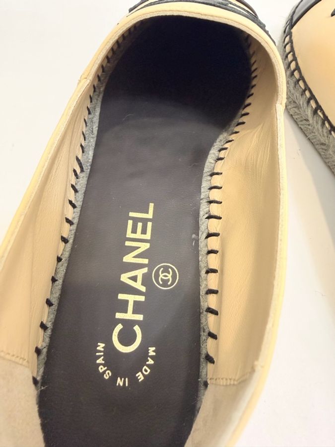 Chanel 米色雙C羊皮漁夫平底鞋 38號-6