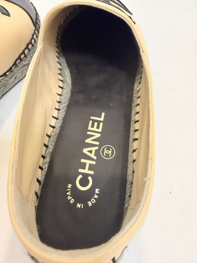 Chanel 米色雙C羊皮漁夫平底鞋 38號-7