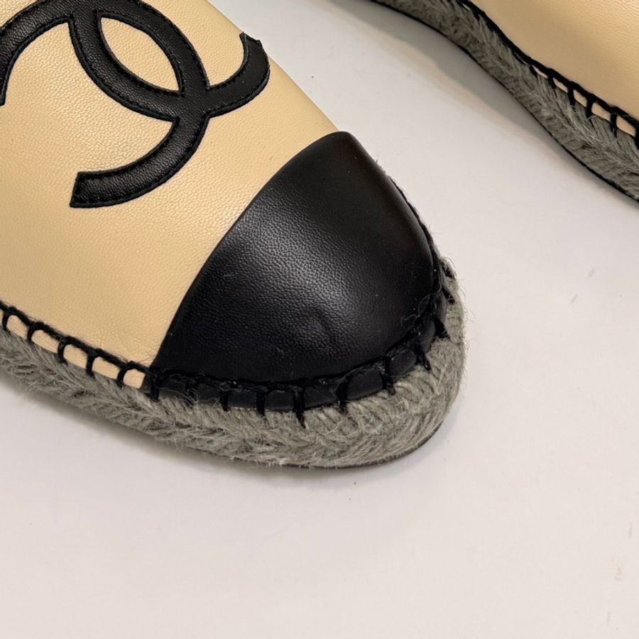 Chanel 米色雙C羊皮漁夫平底鞋 38號-11