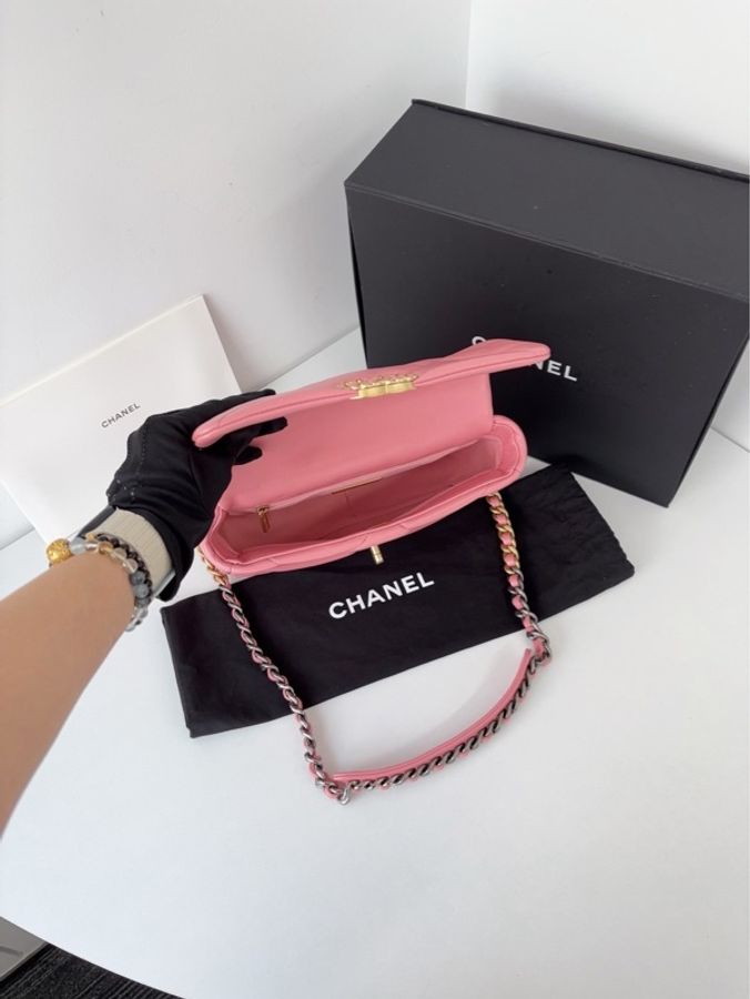 Chanel香奈兒🖤 粉色金扣19Bag大菱格CF💗 時髦枕頭小號💕98新✨ 芯片款 尺寸26*16*9-9