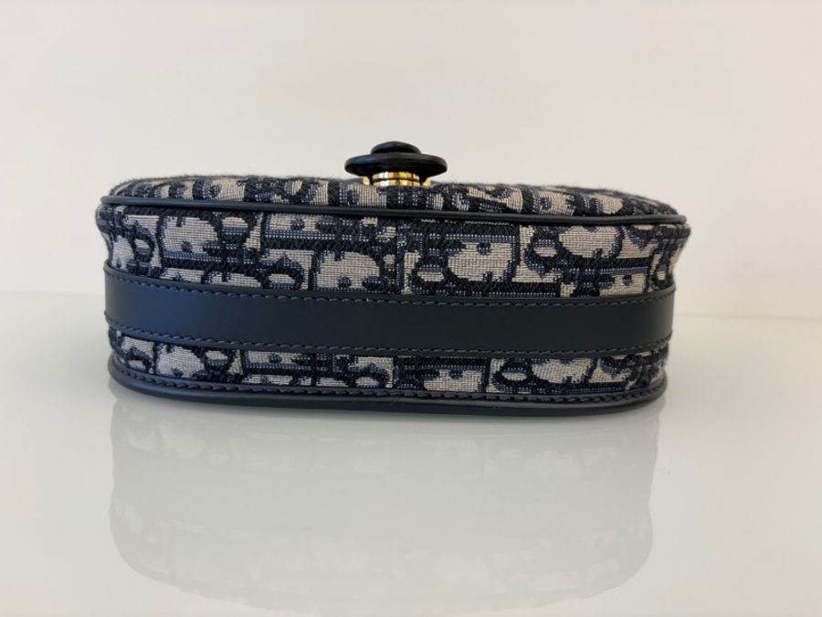#專櫃12萬 #大全配 #台灣購證 Dior Bobby 中型包款 藍色 Dior Oblique 緹花-5