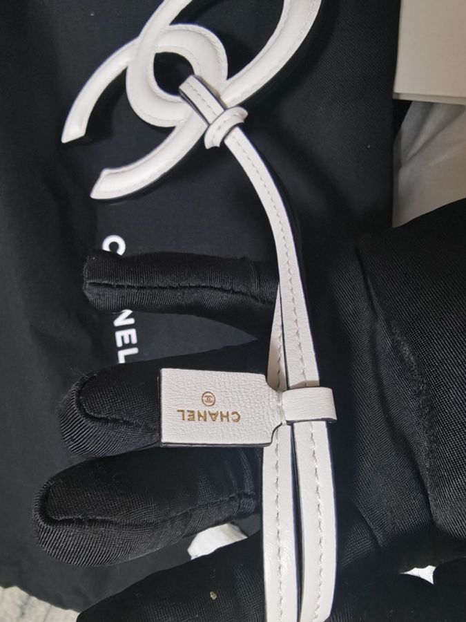 Chanel香奈兒白色雙C掛件-4
