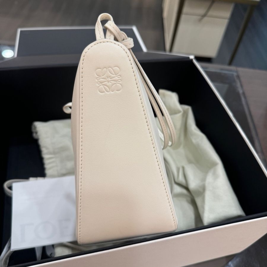 loewe羅意威奶白色迷你hammock hobo腋下包,尺寸:28*17*9.5cm,配件 塵袋-3