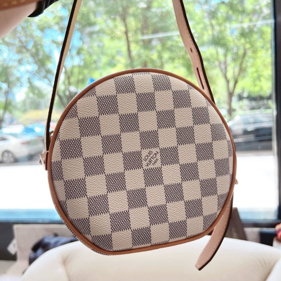 路易威登/Louis Vuitton 白棋盤格小圓餅 斜挎包 軟餅小號 直徑18cm-1