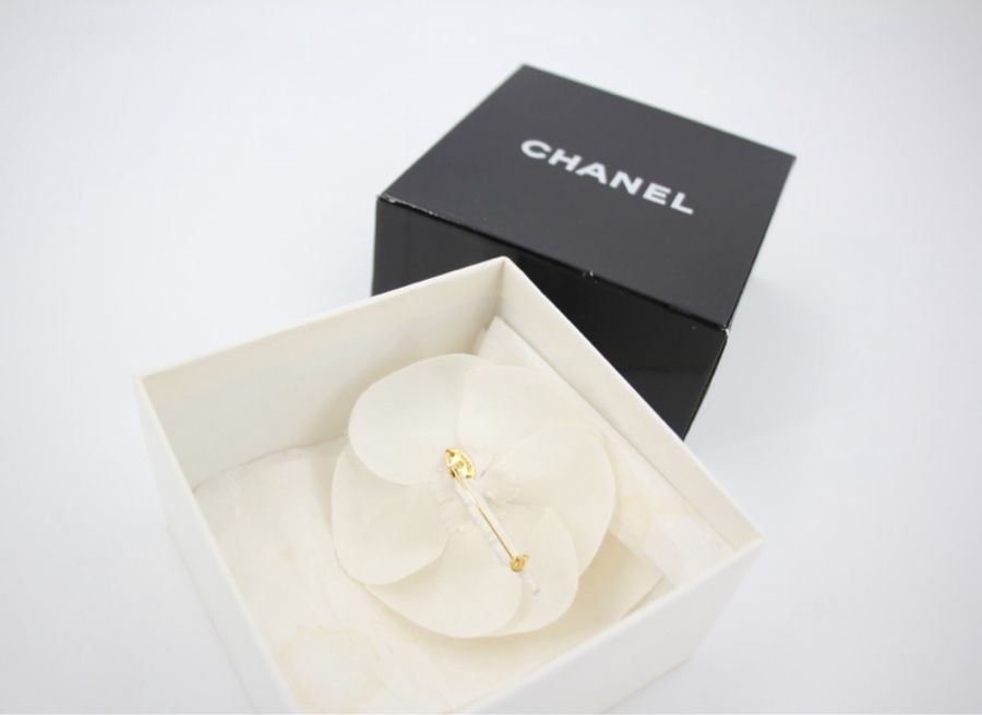 Chanel Vintage 81-85 絲綢白色山茶花胸針-3