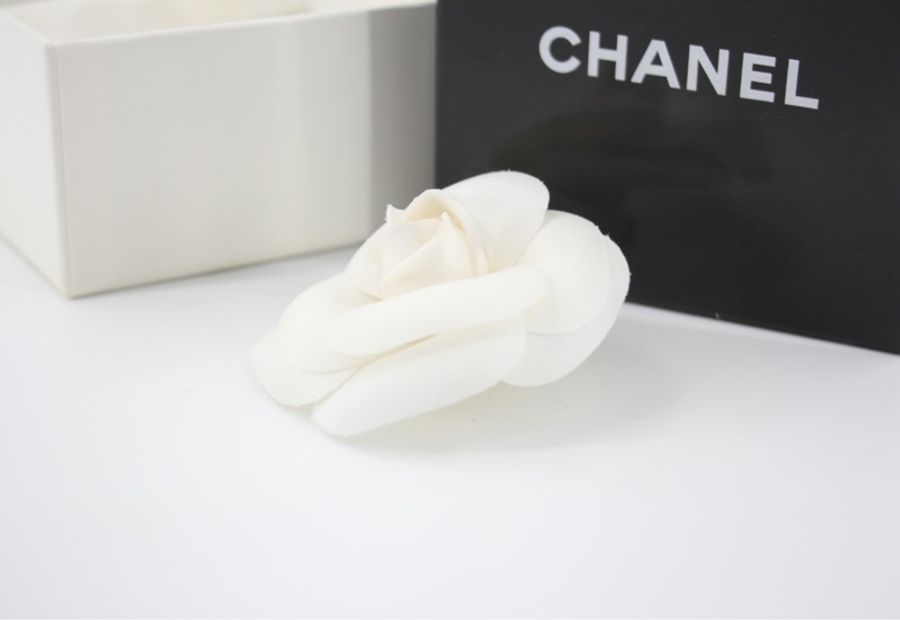Chanel Vintage 81-85 絲綢白色山茶花胸針-5
