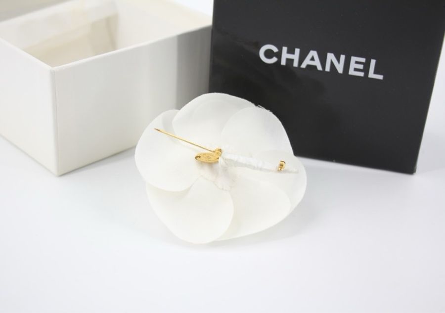 Chanel Vintage 81-85 絲綢白色山茶花胸針-6
