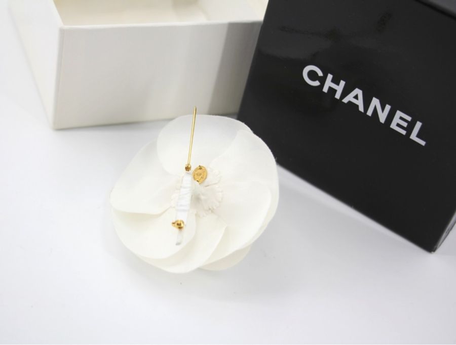 Chanel Vintage 81-85 絲綢白色山茶花胸針-7