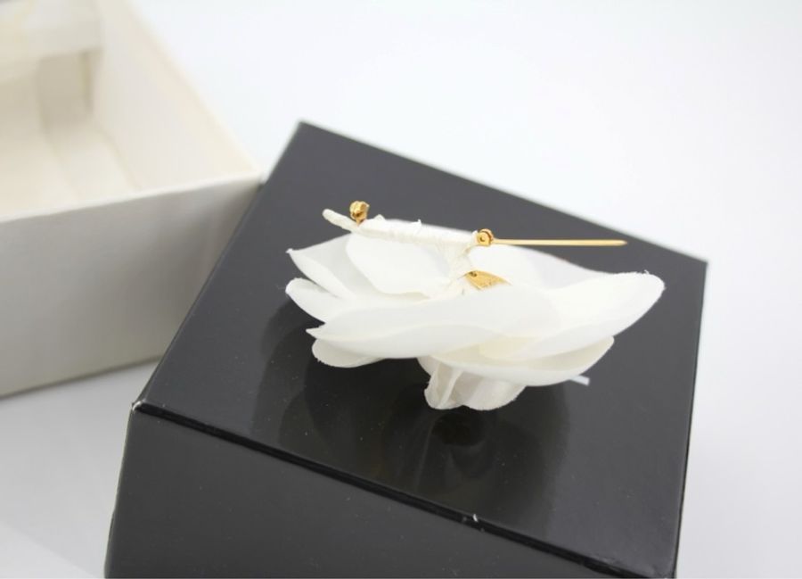 Chanel Vintage 81-85 絲綢白色山茶花胸針-8