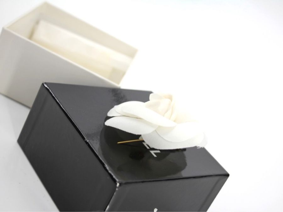 Chanel Vintage 81-85 絲綢白色山茶花胸針-9