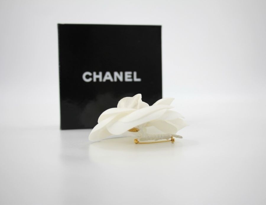 Chanel Vintage 81-85 絲綢白色山茶花胸針-11