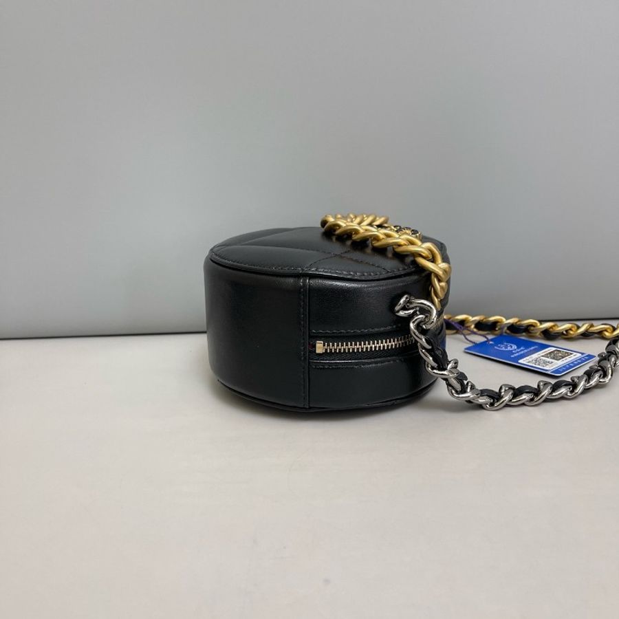 Chanel 19bag黑金全皮圓餅晶片款-2