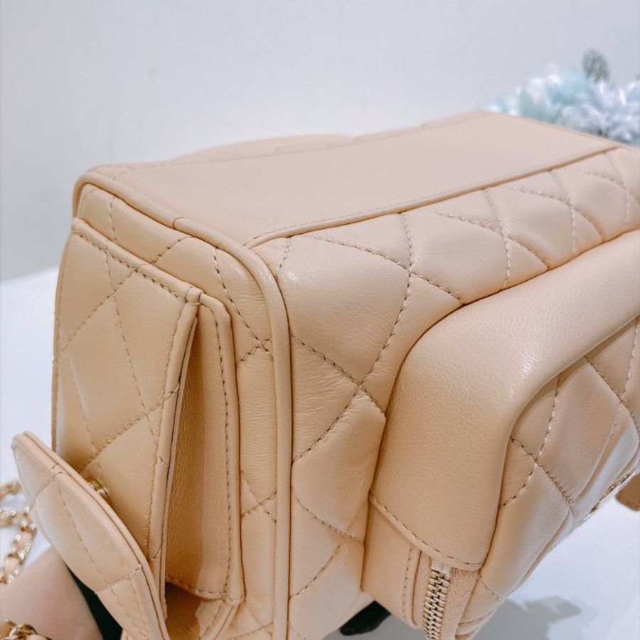 TW4965 Chanel 香奈兒小號手榴彈化妝包包 Small Camera Case Lambskin Beige x GHW-8