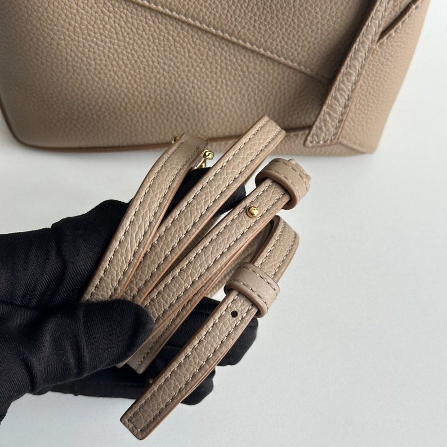 99新🆕 Loewe 羅意威 Puzzle Mini 奶茶色金釦-7