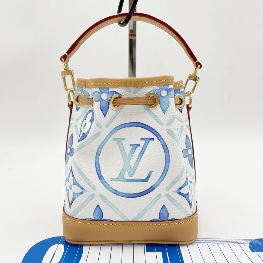 Louis Vuitton(路易威登) 在其度假系列中推出的 Monogram Tiles Nano Noé 迷你水桶包(型號:M83620)-0