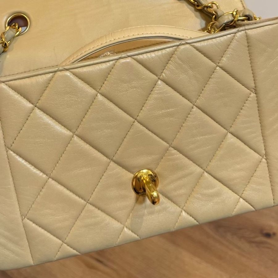 CHANEL VINTAGE 經典 diana 黛安娜 米色 奶茶色 羊皮金釦 戴妃包 黛妃包 斜背包 肩背包 手提包-31