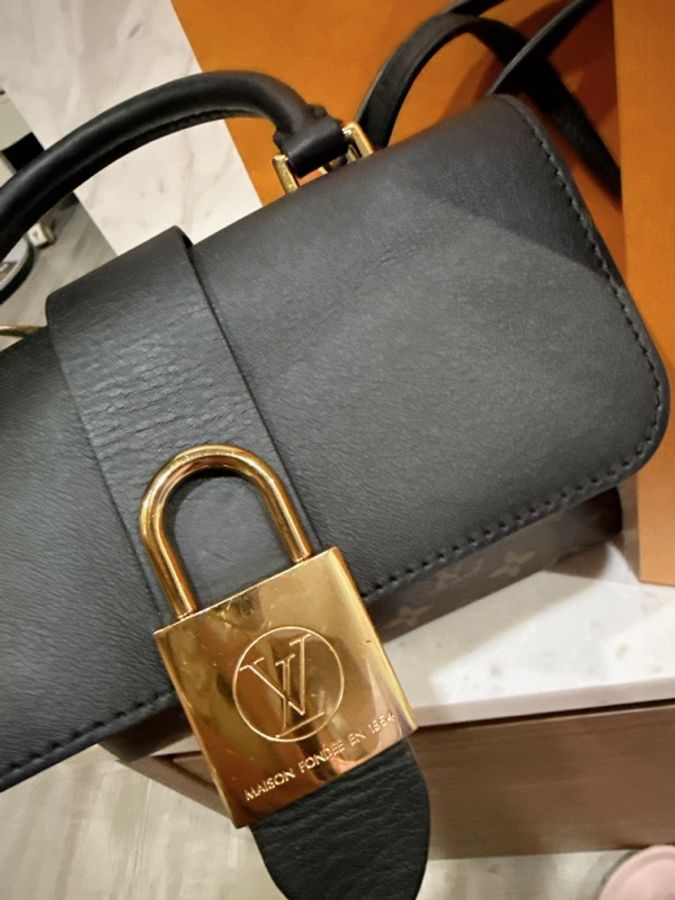Lv 老花黑色鎖頭包 Locky BB款💗 全配 斜背包-3