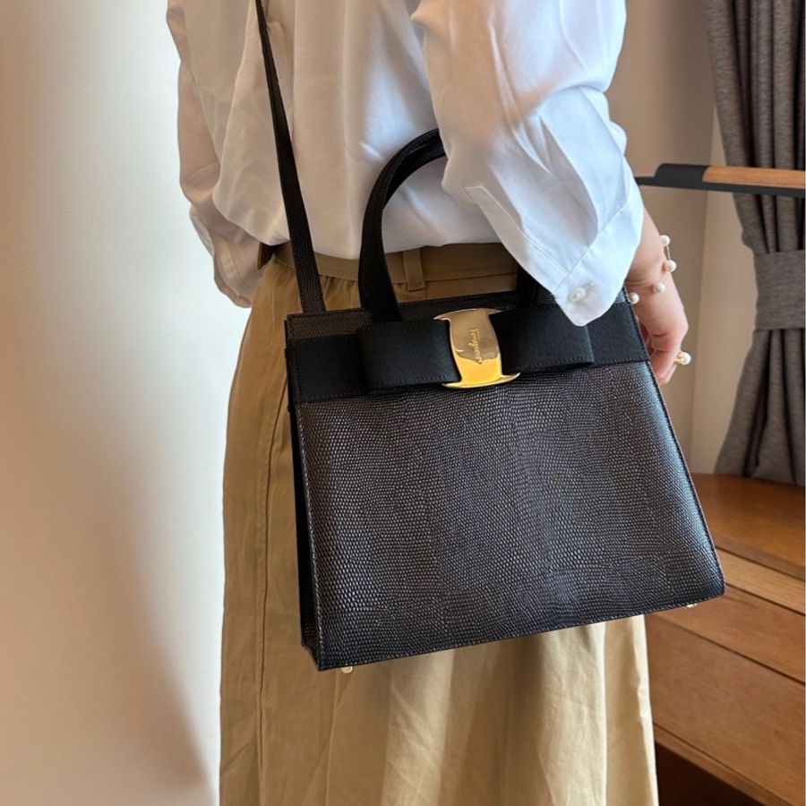 【優雅永不過時💅🏻蝴蝶結🎀散發魅力✨】Ferragamo菲拉格慕 蝴蝶結vara手提包-1