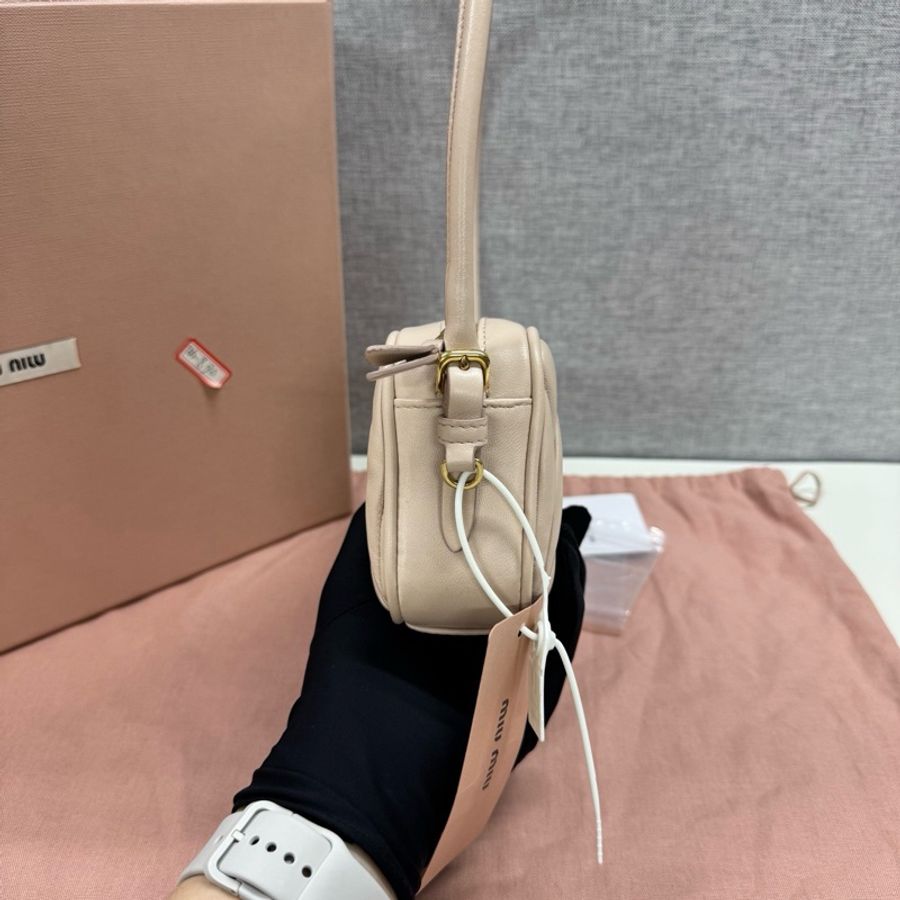 miumiu繆繆 粉色褶皺羊皮手提包 麻將包 單肩包 腋下包 尺寸:21*4*10cm 附件:塵袋-2